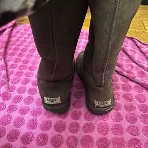 7W UGG Chocolate Suede Footwear